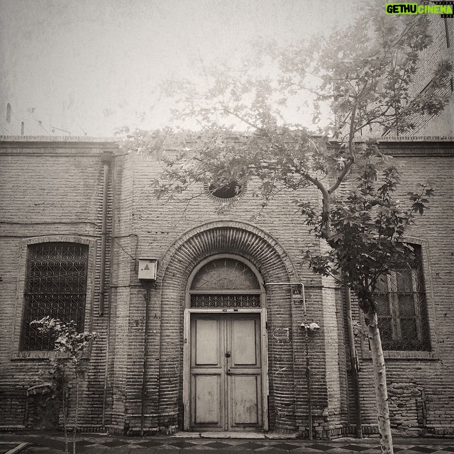 Amirhossein Arman Instagram - طهران؛يازدهم آبان ماه يكهزار و سيصد و نود و سه خورشيدى. كاشى هفتاد و هشت #tehran #old #iphonesia #instamood #cute #beautiful #photo #iphonography #nice #good #iphoneasia #awesome_shots #bestphoto #sogood