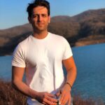 Amirhossein Arman Instagram - حس های بَدُ از خودتون دور کنین و حس های خوبُ تقویت 💙💚