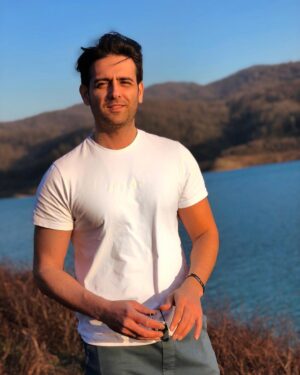Amirhossein Arman Instagram - حس های بَدُ از خودتون دور کنین و حس های خوبُ تقویت 💙💚