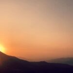Amirhossein Arman Instagram - دیوان شمس غزل شماره ۴ با صدای استاد شجریان از آلبوم دود عود(یکی از بهترین آلبوم های ایشون به انتخاب من) ویدئو : غروب امروز در آتشگاه کرج
