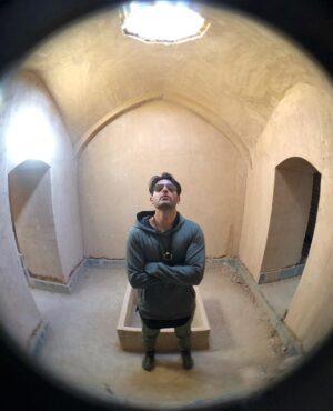 Amirhossein Arman Instagram - کمی تاریخ مطالعه بفرمایین 🍀 
عکس @mhhendi حمام ضلّ السّلطان در قلعه تاریخی قمیشلو
#historical 
#amirarman
#amirhosseinarman
@encinowear