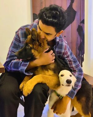 Amit Sadh Instagram - Me, Mike & Tango!! ❤️
Does anyone want to join us?😋🤗