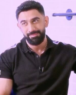 Amit Sadh Instagram - On public demand, since a lot of you were asking me to put it up on my feed. Here it goes! 🤗
Thank you @bollywoodrooh for this wonderful video. Lots of love!! ♥️