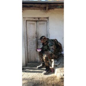 Amit Sadh Instagram - This was almost afternoon during naptime & in between shots. Since we were shooting at high altitude, there was no point going down. So this is just one day - tired and exhausted, but everytime we wore the uniform everyday when we went to replay and enact the great story of courage of our Indian forces, it was incredible. That gave me extra strength and we never felt tired. This has been one of the biggest honours of my life. Doing this role has taught me so many things which I am sure will help me grow as a human being! 🙏 #Avrodh

‪#Avrodh now streaming on @sonyliveindia‬

‪@applausesocial @iradaentertainment @rajacharya1 ‬@samkhan