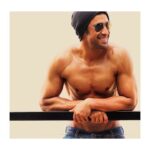 Amit Sadh Instagram - No one ever injured their eyesight by looking on the bright side! #JustSaying PC: @atulkasbekar