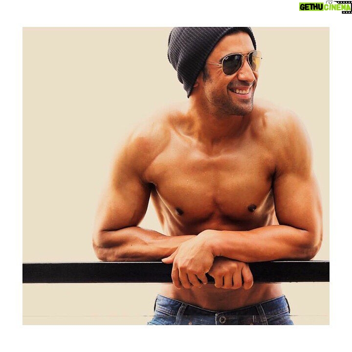 Amit Sadh Instagram - No one ever injured their eyesight by looking on the bright side! #JustSaying PC: @atulkasbekar