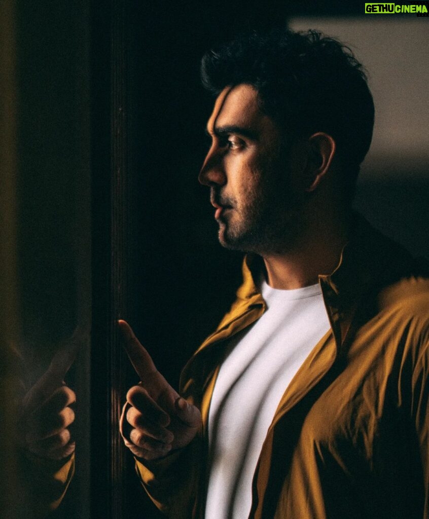 Amit Sadh Instagram - Swiping into 2024 Ready for new adventures ❤️ 📸:@clickkaari