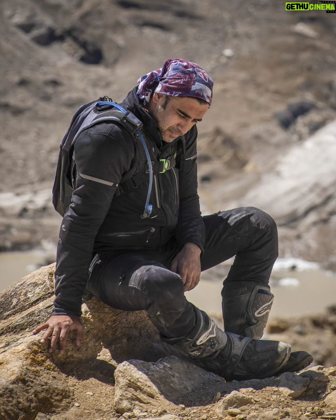 Amit Sadh Instagram - Amidst a busy acting career, actor Amit Sadh (@theamitsadh) find solace in nature and motorcycles. His recent 5,288-kilometer solo expedition on a Triumph Tiger (@indiatriumph) 1200cc from Mumbai to Kinnaur, Spiti, Zanskar Valley, and Leh was more than a test of riding skills—it was a transformative journey, connecting him with the great outdoors and diverse cultures. Head to the #linkinbio to read more. ✍️: @theamitsadh #amitsadh #triumphtiger #motorcyclespirit #bollywood