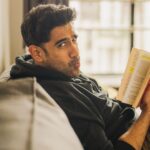 Amit Sadh Instagram - Can you guess what I'm reading? Hint: Book at it Again! 😛 📷: @clickkaari