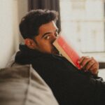 Amit Sadh Instagram – Can you guess what I’m reading? 
Hint: Book at it Again! 😛

📷: @clickkaari