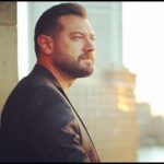 Amr Youssef Instagram - كل سنة و انتم و احنا طيبين و بخير و سنة جديدة سعيدة علينا جميعاً 🎉🎉🎉🎉🎉🎉 #happynewyear #2022 ⭐️🔥🔥🔥