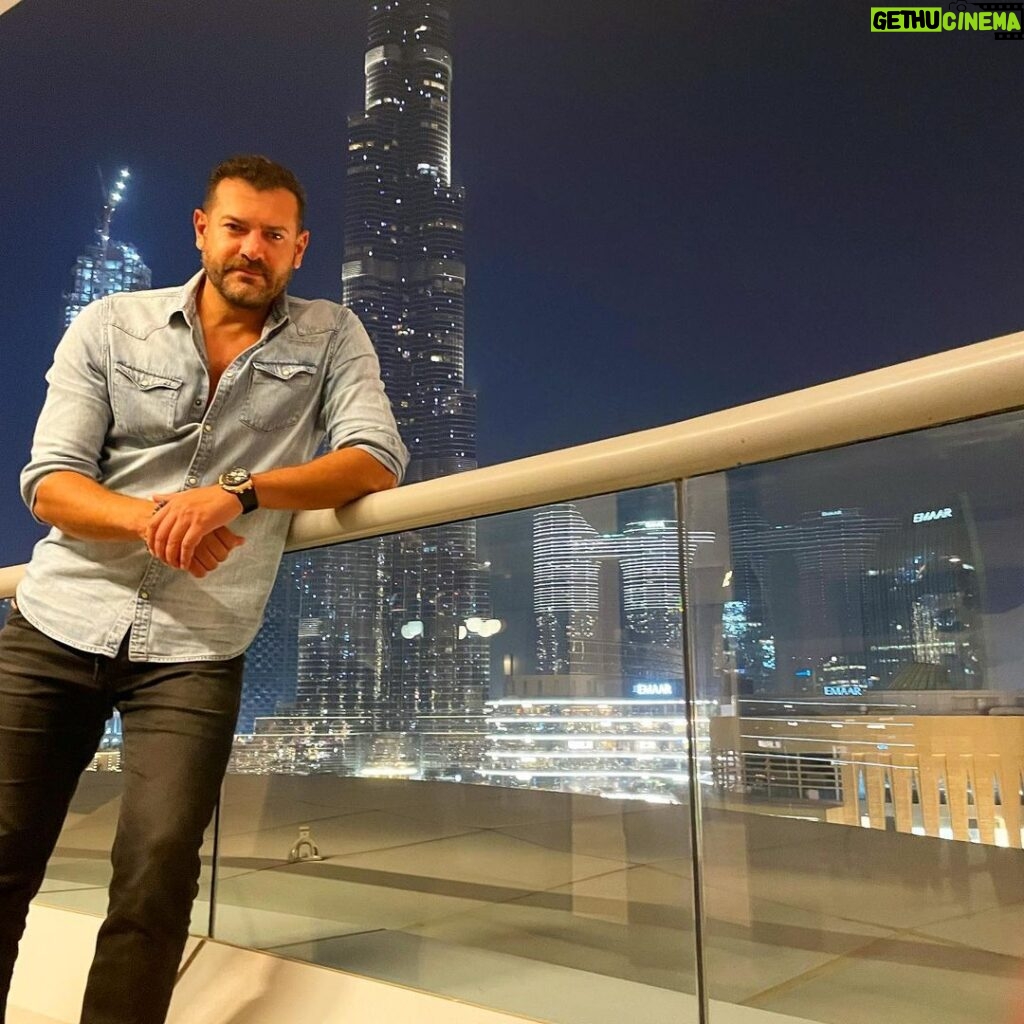 Amr Youssef Instagram - The perfect view 😎 @addressdowntown thank you you guys it’s always perfect 👍 #dubai Address Downtown