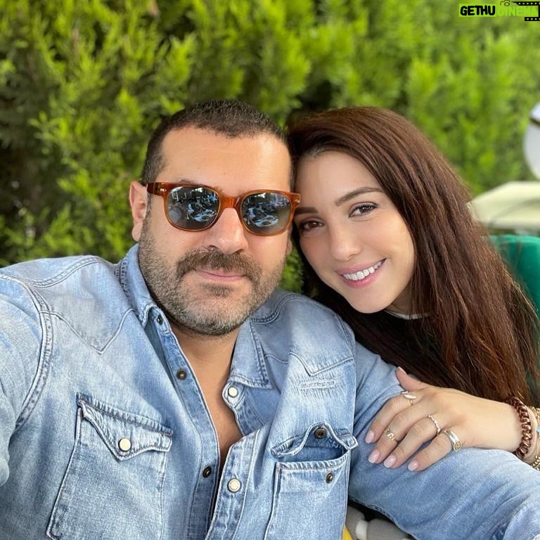Amr Youssef - 61.4K Likes - كل سنة و انتم طيبين و عيد سعيد عليكم يا حبايب يارب دايماً سعداء و متهنييين 😘💐❤️
#عيد_سعيد