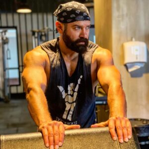 Amr Youssef Instagram - #no_pain_no_gain  #the_king 👑 #series #ramadan2021🌙  #amryoussef 
📷 @3omarfouad 
#الملك #رمضان2021🌙 #عمرو_يوسف