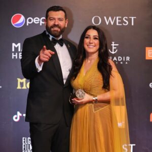 Amr Youssef Instagram - It was a pleasure attending yesterday’s opening ceremony of the 4th edition of El Gouna film festival! 

Styled By: @yasmineeissa
Suit: @orangesquarecairo 
Pin: @huwadesign @mongiphg