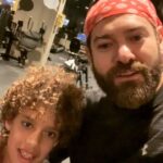 Amr Youssef Instagram - في بعض الاحيان بيكون صعب تفهم طفل متنمر مدي قسوة و صعوبة التنمر علي نفسيات الاخرين .. عشان كده جزء كبير من اللوم بيكون لأهل المتنمر اللي المفروض يفهموه و احياناً يعاقبوه علي تنمره ( للأسف في اهالي بتسعد بأولادها المتنمرين و بيعتبروا ده قوة شخصية ) .. التنمر مشكلة كبيرة بتؤدي لمشاكل ممكن تفضل مع الطفل لحد ما يكبر و تؤثر علي سلوكياته في محيط شغله و عائلته .. ارجوكم فهموا اولادكم ان التنمر زيه زي السرقة و الخيانة ، و بالبلدي التنمر مش مجدعة ولا رجولة . ملحوظة : استأذنت والد ياسين قبل نشر الڤيديو #لا_للتنمر #عمرو_يوسف