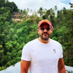 Amr Youssef Instagram - You all have a great day ☀️😎 #amryoussef