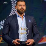 Amr Youssef Instagram – اولاً مليون شكراً علي كل تهنئة جاتلي عشان عيد ميلادي و الله انا بحس انه يوم مميز بس عشان كلامكم الحلو ده غير المجهود الجبار اللي حبايبي بيعملوه من ڤيديوهات و صور و حركات ..بجد حاجة تِفرح 
يا رب دايماً انا ناجح بيكم و بدعمكم ❤️
و دي صور من استلام جائزة #دير_جيست عن مسلسل #طايع و الجائزة دي بتصويت الجمهور يعني بدعمكم ايضاً 
شكراً ليكم جميعاً و شكراً #دير_جيست ❤️ الصورة التانية مع حبيبتي صاحبة السعادة و صاحبي و حبيبي اكرم حسني 
Thank you all for the amazing birthday wishes you really make that day very special 🙏🙏🙏
The photos are from #dear_guest_award  for #taye3_series  thank you all for voting i hope am always up to your expectations 💐#amr_youssef