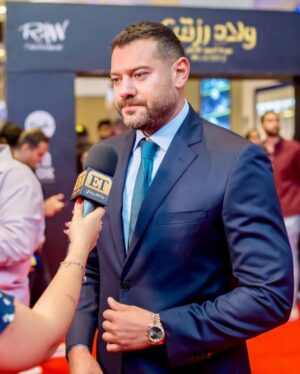 Amr Youssef Instagram - طبعاً ايرادات #ولاد_رزق2 العظيمة انتم السبب فيها بس بالنسبالي الاهم ان الفيلم عجبكم و اغلبية الناس دخلت تشوفه اكتر من مرة و ده النجاح الحقيقي ، فرحان جداً بالنجاح الكبير ده و استمتعت بالعمل في فيلم كبير زي ده مع كل اصحابي و اخواتي و طبعاً المخرج المهم #طارق_العريان 
شكراً ليكم و يارب دائماً عند حسن ظنكم عشان الواحد بينسي المجهود و التعب لما العمل بيعجبكم ❤️ Special thanks for @concrete_official @santoniofficial 
And my friend @stephenpr.me for taking care of the look in the movie premiere #amr_youssef