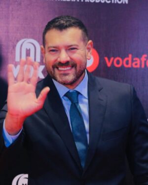 Amr Youssef Instagram - طبعاً ايرادات #ولاد_رزق2 العظيمة انتم السبب فيها بس بالنسبالي الاهم ان الفيلم عجبكم و اغلبية الناس دخلت تشوفه اكتر من مرة و ده النجاح الحقيقي ، فرحان جداً بالنجاح الكبير ده و استمتعت بالعمل في فيلم كبير زي ده مع كل اصحابي و اخواتي و طبعاً المخرج المهم #طارق_العريان 
شكراً ليكم و يارب دائماً عند حسن ظنكم عشان الواحد بينسي المجهود و التعب لما العمل بيعجبكم ❤️ Special thanks for @concrete_official @santoniofficial 
And my friend @stephenpr.me for taking care of the look in the movie premiere #amr_youssef