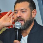 Amr Youssef Instagram - كان يوم رائع قضيناه مع الاطفال في مستشفي مصر لعلاج امراض الدم ( الهيموفيليا ) الحقيقة الناس هناك عاملين مجهود جبار و تم انقاذ حالات كثيرة كانت مهددة بالموت او بالبتر لأحد اطرافها من اهم اسباب تلك الامراض هي زواج الاقارب ( اتمني وجود حملات توعية في هذا الشأن قريباً ) كنا سعداء بوجودنا معاكم و سعيد جداً بمحبتكم شكراً لكل ملائكة الرحمة و شكر خاص للدكتور نجلاء شاهين لدورها الرائع و لإتاحتها لنا فرصة زيارة الاطفال ❤️ #عمرو_يوسف