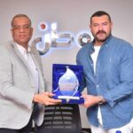 Amr Youssef Instagram - ‎سعيد بتكريمي عن مسلسل الكتيبة ١٠١ من جريدة الوطن و شكر ل رئيس مجلس الادارة د.محمود مسلم و الصديق الصحفي الكبير خالد فرج و استمتعت بالحوار و الاسئلة و هتشوفوا الڤيديو قريب @elwatannews
