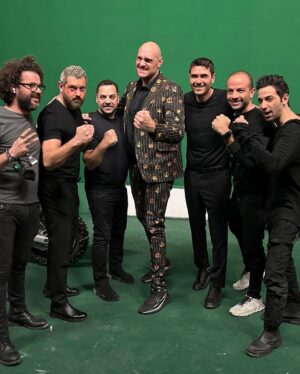 Amr Youssef Instagram - #WR3 with the heavy weight champion of the world TYSON FURY 🥊🥊🥊🥊
#amr_youssef 
#ولاد_رزق_القاضية مع بطل العالم في الملاكمة تايسون فيوري 🥊🥊🥊🥊
