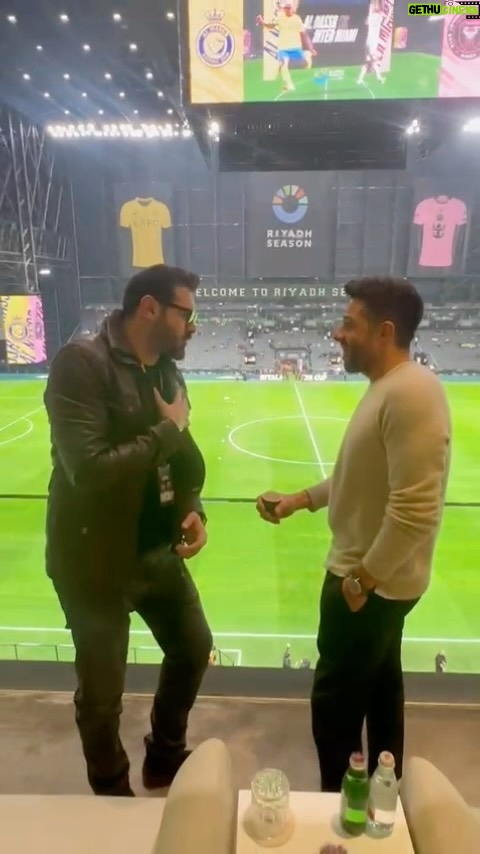 Amr Youssef Instagram - Happening now .. 🏆⚽️ 🔥🔥 the real last dance the goats rival 🐐 @hamaki #AmrYoussef #hamaki #riyadhseasoncup