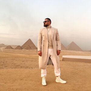 Amr Youssef Instagram - @dior event at the majestic pyramids #thisisegypt #this_is_egypt🇪🇬 always a proud Egyptian 💪 #amr_youssef