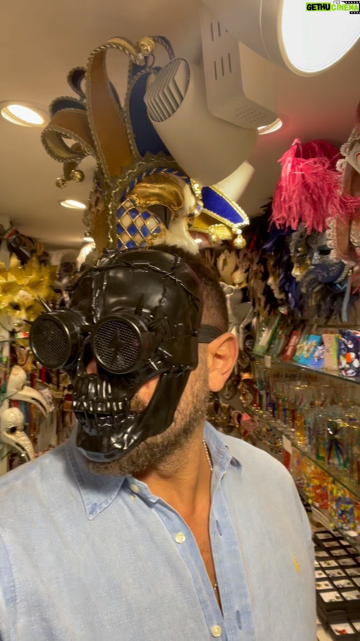 Amr Youssef Instagram - عرفت رامز جلال بيجيب ماسكاته 🎭 منين 😁🎃