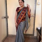 Amrapali Dubey Instagram – Wore my grandma’s saree on shoot of film “Biwi ho toh aisi” yesterday ♥️ felt her presence immensely 🥹🙏🏻 आज दादीमाँ का दसवा है 🙏🏻 दादीमाँ की शांति के लिए आप सब के आशीष और प्रार्थनाओं की इच्छुक हूँ 🙏🏻