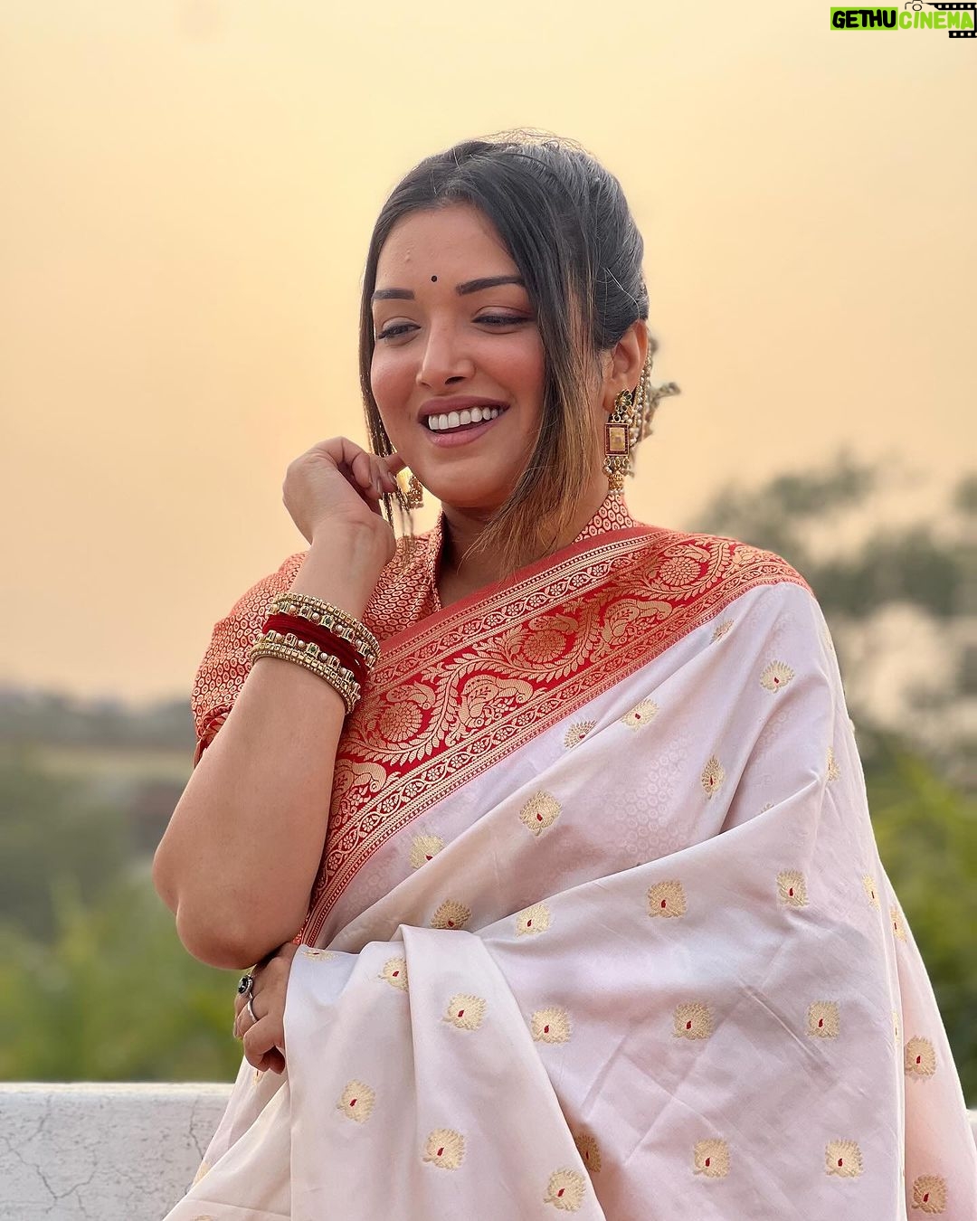 Amrapali Dubey Instagram - Sending some “सुंदरता” to your feed 💫✨