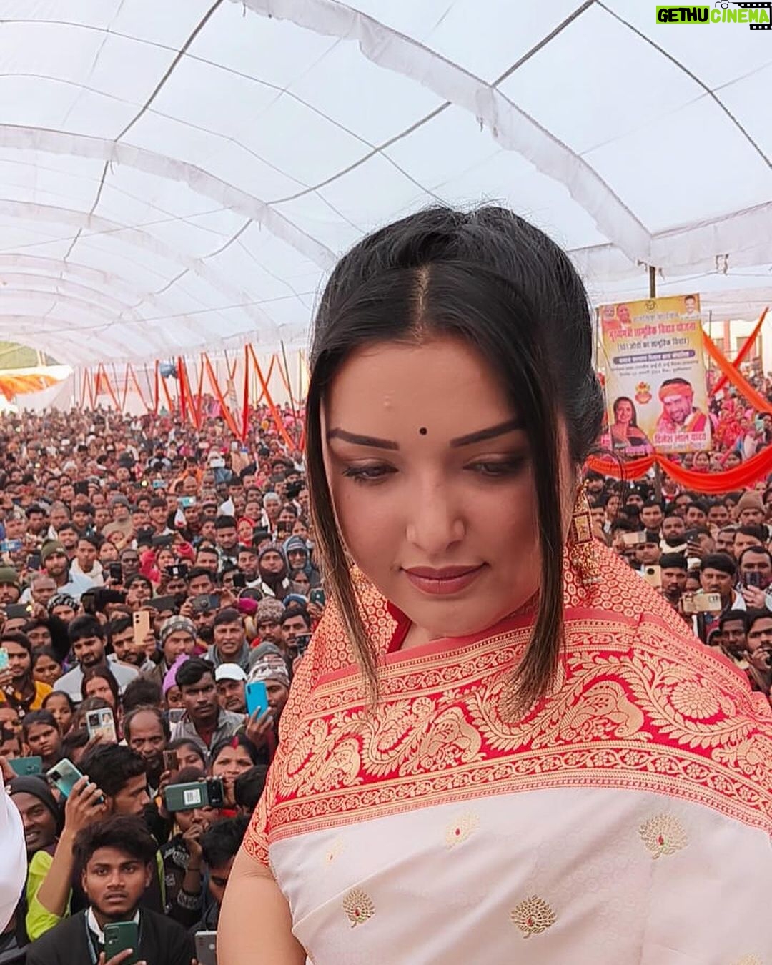 Amrapali Dubey Instagram - आज आज़मगढ़ में, माननीय सांसद आज़मगढ़ श्री @dineshlalyadav जी के द्वारा आयोजित, “मुख्यमंत्री सामूहिक विवाह समारोह” में 551 जोड़ों की शादी में शामिल होने का अवसर मिला 🥰 मैं सभी जोड़ों के मंगलमय भविष्य की कामना करती हूँ 🙏🏻 हर हर महादेव 🙏🏻🫶🏻 Azamgarh