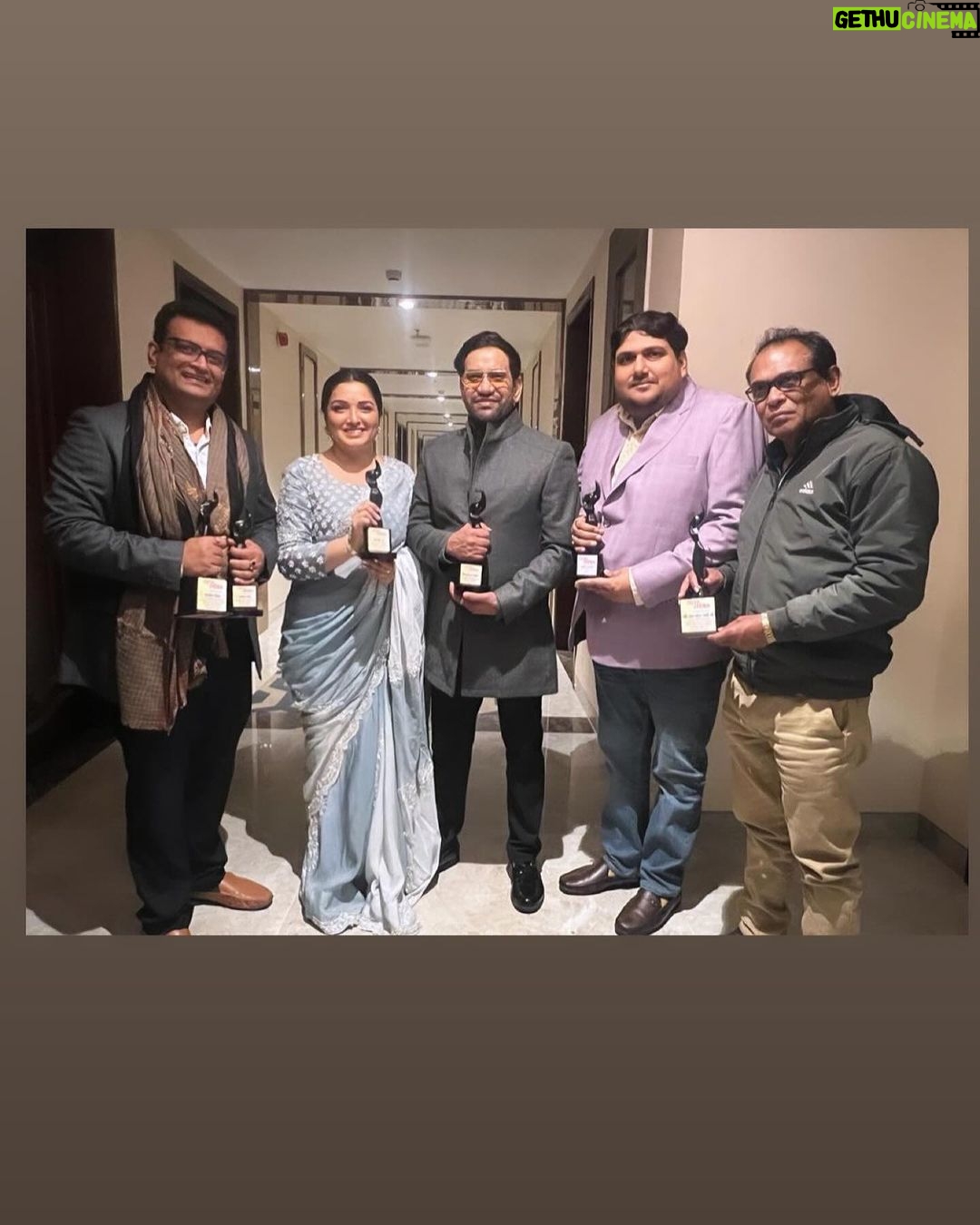 Amrapali Dubey Instagram - Saras Salil Magazine द्वारा आयोजित श्री राम जन्मभूमि अयोध्या धाम में कल हुए अवार्ड शो में हमारी फ़िल्म “माई प्राईड़ ऑफ़ भोजपुरी” को कई अवॉर्ड्स मिले 🥰🙏🏻 पूरी टीम को शुभकामनाएँ 🥰 “माई… प्राइड ऑफ़ भोजपुरी” बेस्ट एक्टर : श्री दिनेश लाल यादव “निरहुआ” @dineshlalyadav बेस्ट फ़िल्म : “माई… pride of Bhojpuri” निशांत उज्ज्वल @prashantnishant बेस्ट डायरेक्टर : रजनीश मिश्रा @dirrajnish बेस्ट म्यूजिक : रजनीश मिश्रा बेस्ट फीमेल प्लेबैक सिंगर : प्रियंका सिंह @priyankasingh999 बेस्ट कोरियोग्राफर : कानू मुख़र्जी @kaanumukherjee बेस्ट एक्शन : दिलीप यादव बेस्ट गीतकार : प्यारेलाल यादव कवि जी @kavipyarelal.yadavv बेस्ट लाइन प्रोडूसर : जनार्दन पांडेय “”बबलू”