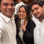 Amrapali Dubey Instagram – finally here with one of the finest actress @aamrapali1101 n one of the best producer distrubutor @prashantnishant on the set बीवी हो तो ऐसी ❤️