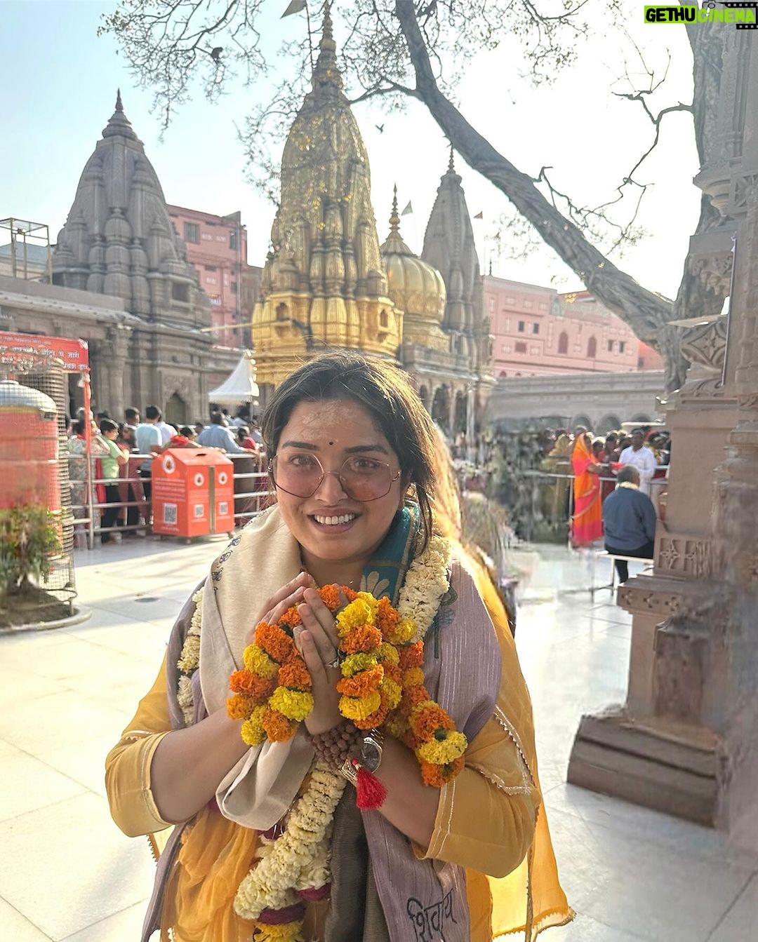 Amrapali Dubey - 228.5K Likes - जय हो देवों के देव महादेव बाबा विश्वनाथ 🙏🏻 जय हो जगत जननी माँ अन्नपूर्णा 😍🙏🏻 आज बहुत सौभाग्य से एक बार फिर मेरे भोले, बाबा काशी विश्वनाथ भगवान और माँ अन्नपूर्णा का दिव्य दर्शन हुआ 🥹🙏🏻 हर हर महादेव 🙏🏻 ॐ गौरी शंकराय नमः 🥹🙏🏻