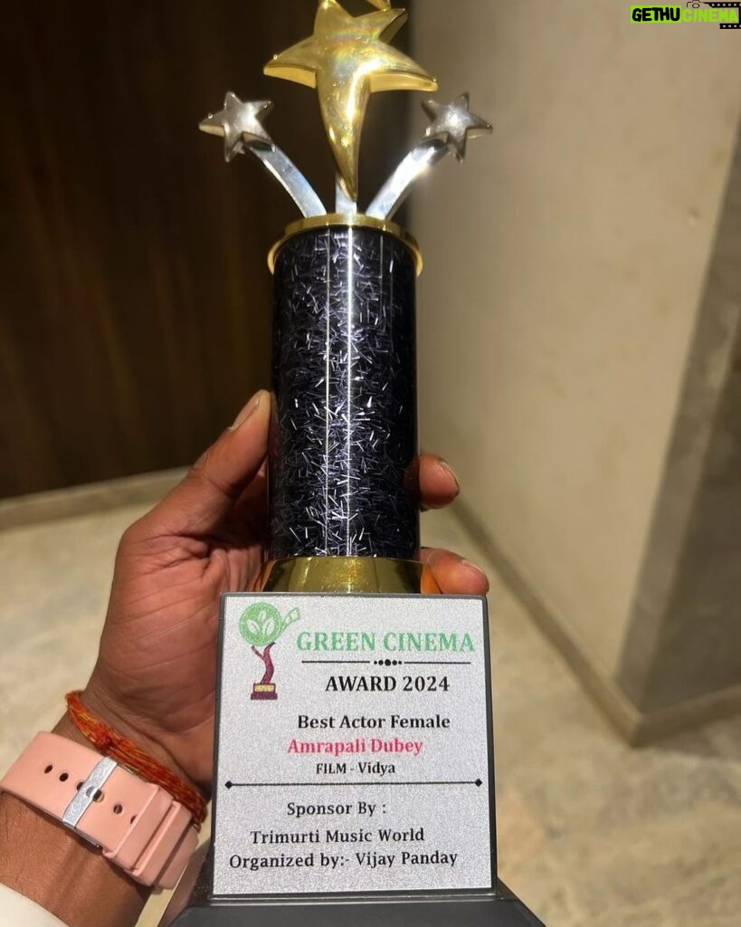 Amrapali Dubey Instagram - Thankyou so much “Green Cinema Awards” Best Actor Female for movie #Vidhya 🥹🙏🏻 I am really gratefull to the production house @b4ubhojpuri , High IQ Entertainment LLP and especially @sandeep_jurno for making such a worthy film 😍🙏🏻 my director @ishtiyaque_shaikh_bunty for beleiving in me that i could portray Vidhya and helping me deliver the role and emotions of Vidhya perfectly ♥️ and last but not the least to everybody who watched the film, आप जनता जनार्दन के प्रेम ने एक छोटी सी फ़िल्म को बहुत बड़ा बना दिया 🥹🙏🏻