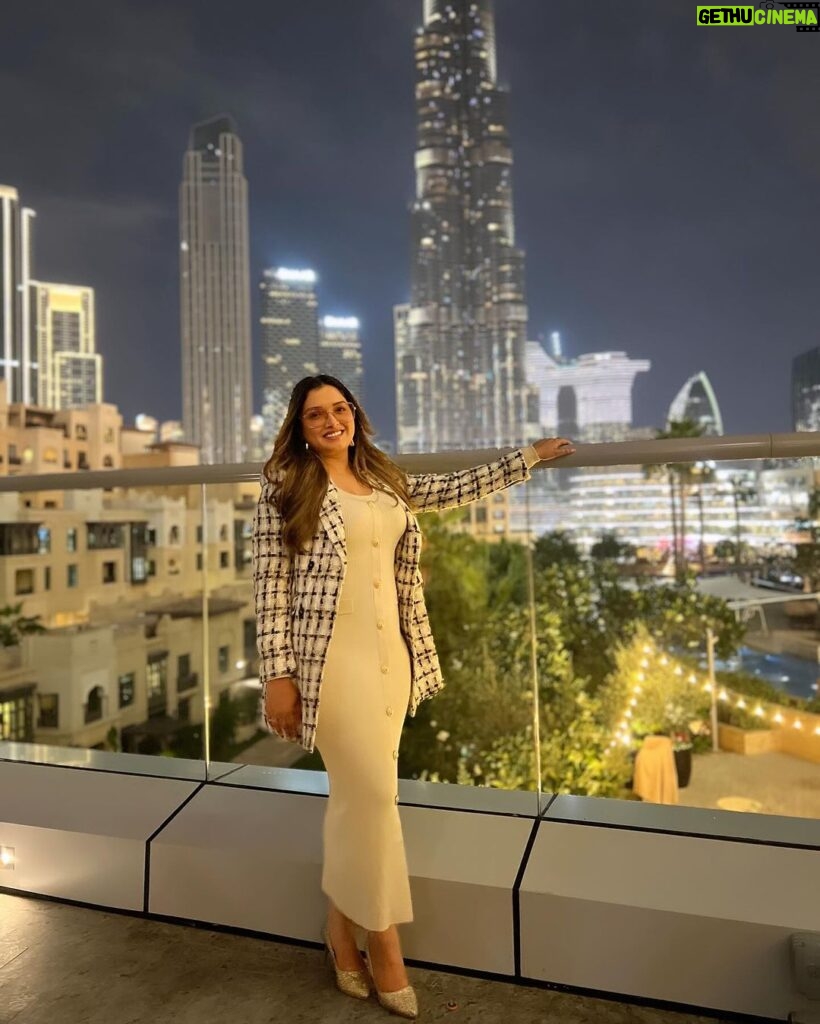 Amrapali Dubey Instagram - CCL Curtain raiser 🫶🏻 And @dineshlalyadav jis birthday celebration 🥰 @senguptajisshu @navraj_hans @isudheerbabu @vishnuinduri Dubai Mall-Burj Khalifa