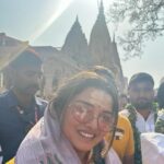 Amrapali Dubey Instagram – जय हो देवों के देव महादेव बाबा विश्वनाथ 🙏🏻 जय हो जगत जननी माँ अन्नपूर्णा 😍🙏🏻 आज बहुत सौभाग्य से एक बार फिर मेरे भोले, बाबा काशी विश्वनाथ भगवान और माँ अन्नपूर्णा का दिव्य दर्शन हुआ 🥹🙏🏻 हर हर महादेव 🙏🏻 ॐ गौरी शंकराय नमः 🥹🙏🏻
