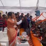 Amrapali Dubey Instagram – आज आज़मगढ़ में, माननीय सांसद आज़मगढ़ श्री @dineshlalyadav जी के द्वारा आयोजित, “मुख्यमंत्री सामूहिक विवाह समारोह” में 551 जोड़ों की शादी में शामिल होने का अवसर मिला 🥰 
मैं सभी जोड़ों के मंगलमय भविष्य की कामना करती हूँ 🙏🏻 हर हर महादेव 🙏🏻🫶🏻 Azamgarh