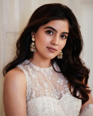 Amritha Aiyer Instagram - Poolamme pilla in your feed 💐 #HANUMAN #hanumansuccessmeet 
.
Outfit - @frontierraas
📸 - @screamstudiosbyharsha 
Jewellery - @rubans.in 
Styled - @shrushti_216