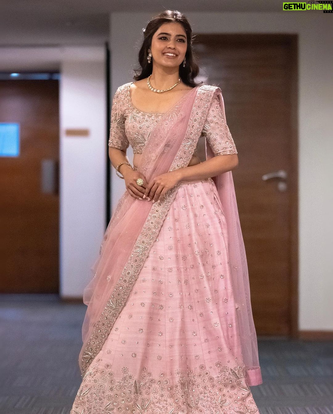 Amritha Aiyer Instagram - #HANUMAN Pre- Release . Outfit- @swathiveldandi_official Jewellery- @kushalsfashionjewellery @shopriyaaofficial Stylist - @shrushti_216 ๐ธ - @storiesbydeepu Makeup - @natasha_mathias_