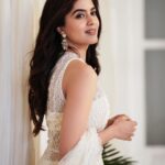 Amritha Aiyer Instagram - Poolamme pilla in your feed 💐 #HANUMAN #hanumansuccessmeet . Outfit - @frontierraas 📸 - @screamstudiosbyharsha Jewellery - @rubans.in Styled - @shrushti_216