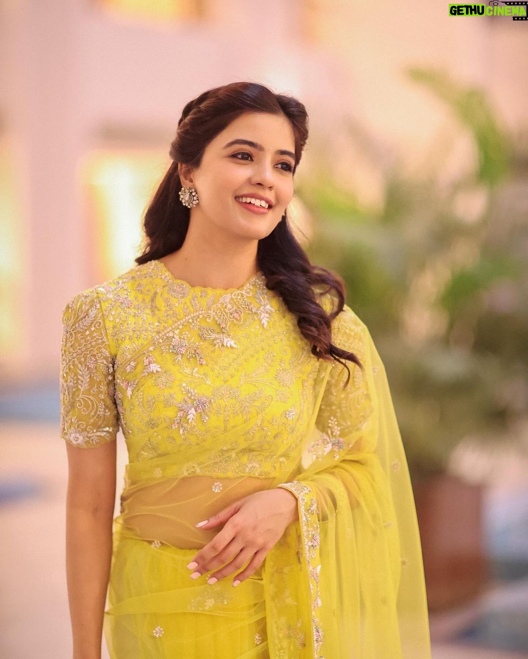 Amritha Aiyer - 325.7K Likes - 🌞💫 #hanuman
.
Outfit - @swathiveldandi_official
Jewellery - @kushalsfashionjewellery
Styled - @shrushti_216