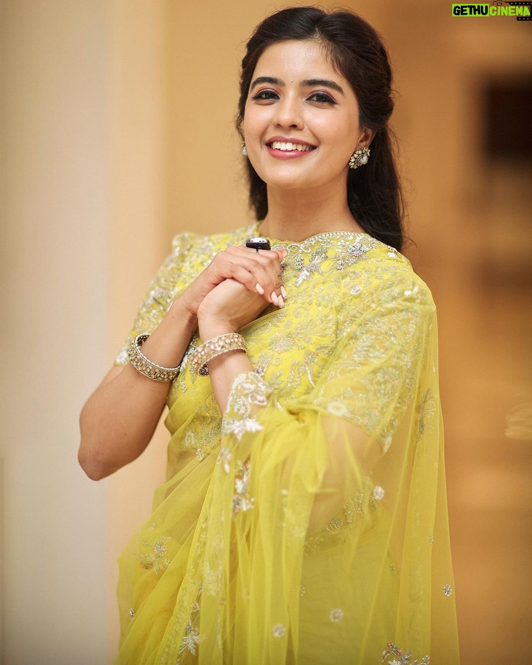 Amritha Aiyer - 325.7K Likes - 🌞💫 #hanuman
.
Outfit - @swathiveldandi_official
Jewellery - @kushalsfashionjewellery
Styled - @shrushti_216
