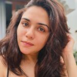 Amruta Khanvilkar Instagram - #morningface #flawed #overrested😂 #puffy #sundaypicture