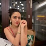 Amruta Khanvilkar Instagram – Ah well how I would love some love ❤️ 
#throwbackthursday 
#amrutakhanvilkar #redlips