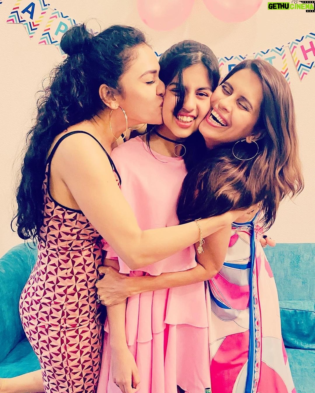 Amruta Khanvilkar Instagram - #happybdaymybaby @iamsonalikhare my fellow no.5 …..baby you are everything to me in my life ….You are the calmness to my madness …. And we know I m 99 percent mad first and then everything else Thank you for holding me … holding on to me You are my security …. You are the reason I understand friendships and relationships On your bday I wish that you get everything that you desire for Happy bday my baby have a great one Ps - I love you #amusona #no5 #bff