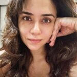 Amruta Khanvilkar Instagram – #postworkoutselfie …. The struggle is real 
To click a non chip-chip photo … to pray the hair behaves … to not edit it so much that it doesn’t look natural 😂….. and then to make up the mind Han chal koi nai post kar dete hain 
#randomthoughts #scribbling 
Ps – glow is a default setting 
#amrutakhanvilkar Vasai
