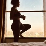Amruta Khanvilkar Instagram – #day4 
My morning schedule/ my start of the day is the most important thing for me and my rituals  like a cold shower ( when it’s not too cold outside ) my puja & breathing exercises and then my coffee which I have been doing for years no matter where I am truly set my mood 
What is/are the first thing/ things you do when you get up ? 
#fitnessmotivation #fitness #positivity #amrutakhanvilkar #75mediumchallenge